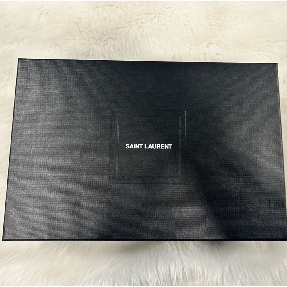 Saint Laurent leather camera bag in BLACK - Picture 2 of 10